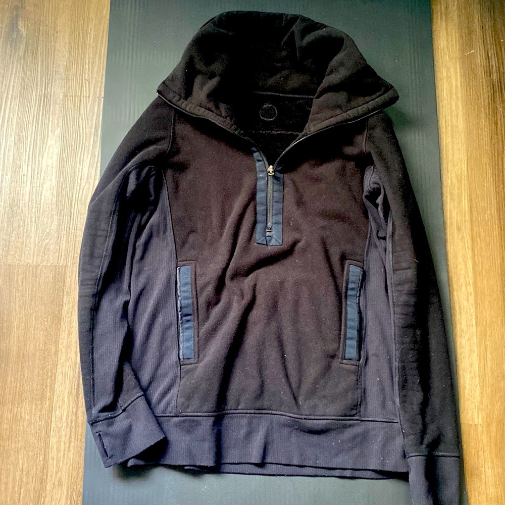 Lululemon Women’s Black Radiant hoodie size 6